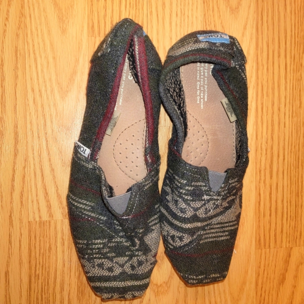 Shoes - Picture 2 of 3